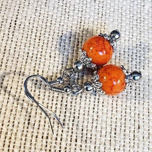 Art Nouveau Mottled Orange Red Glass Beads Antiqued Silver Earrings
